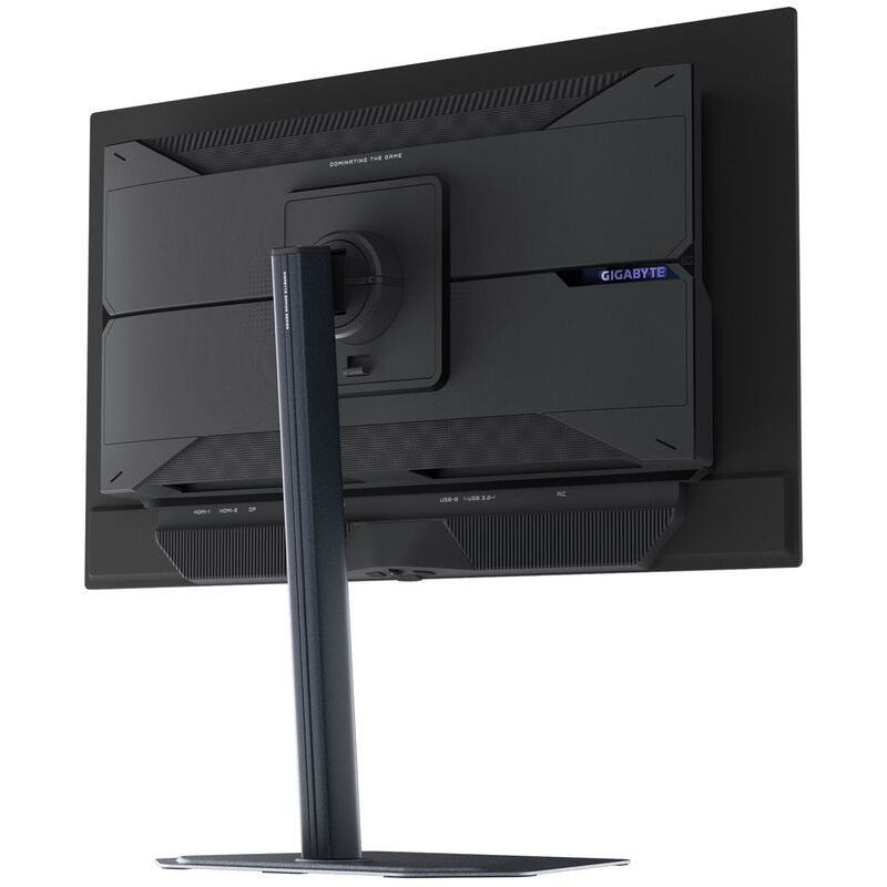Gigabyte MO27Q2 27" gamingskjerm montert på skrivebord