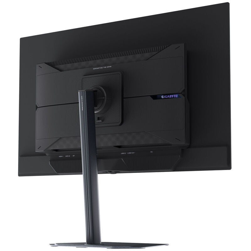 Gigabyte MO32U gamingskjerm 32" montert på skrivebord
