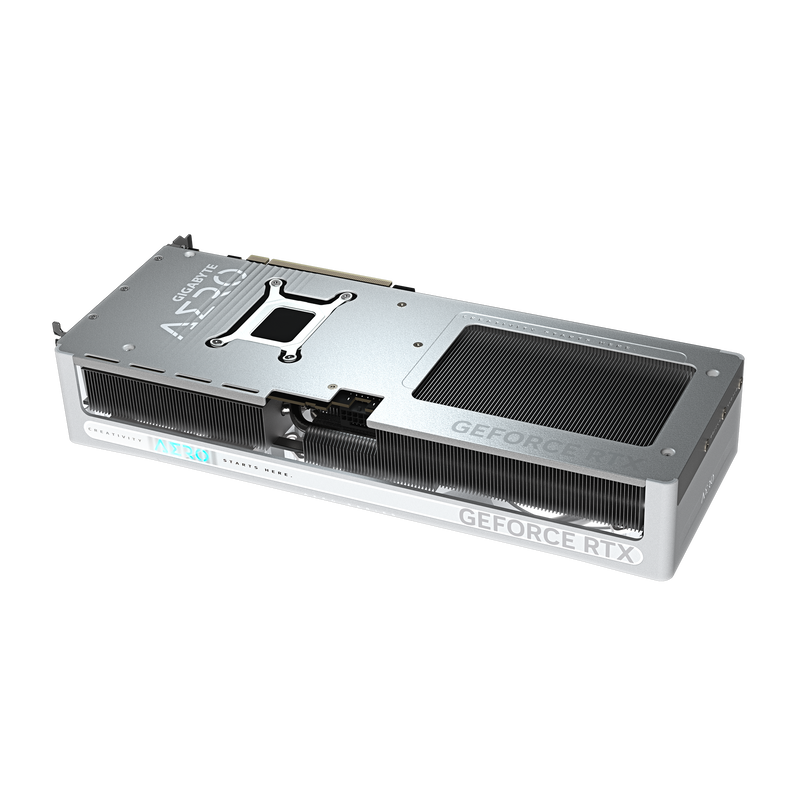 Nærbilde av Gigabyte RTX 5070 Aero OC grafikkort hvit RGB-belysning