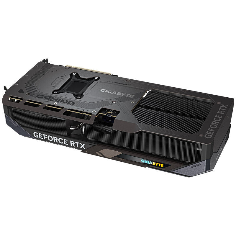Nærbilde av vifter på Gigabyte RTX 5080 Gaming OC grafikkort
