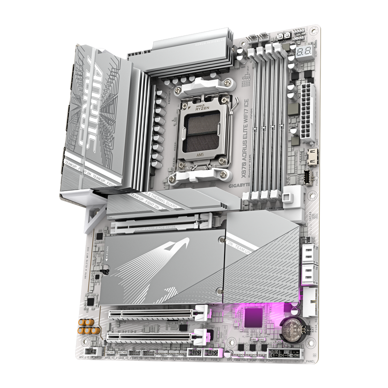 Gigabyte X870 AORUS Elite WF7 ICE hovedkort montert i PC