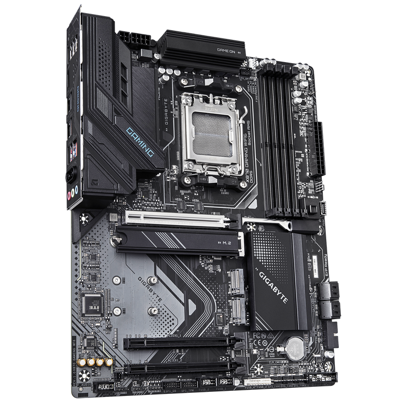 Detalj av Gigabyte X870 Gaming WiFi6 hovedkort M.2-kjøler