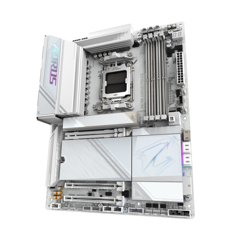 Montert Gigabyte X870E AORUS PRO ICE i PC-kabinett