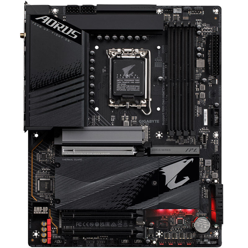Detalj av Gigabyte Z790 Aorus Elite AX hovedkortets PCIe slots