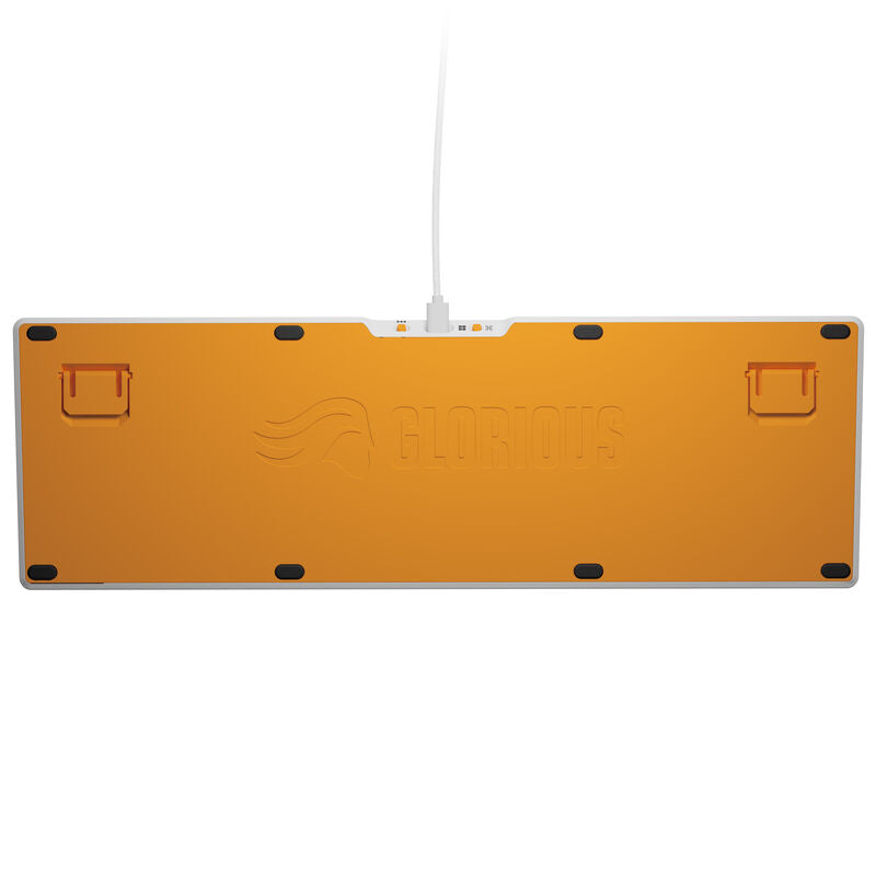 Oversikt over Glorious GMMK 3 HE gamingtastatur med hvit design