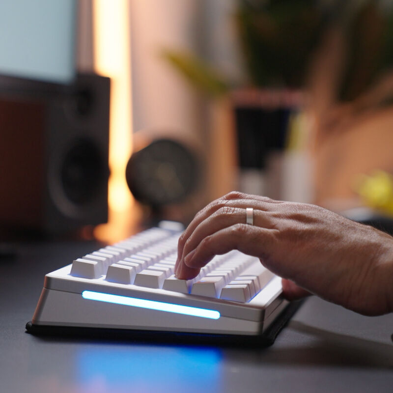 Detaljbilde av Glorious Keyboard Mat 75% musematte svart nylonoverflate