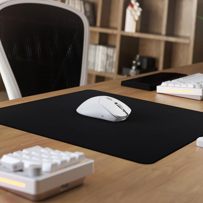 Glorious Model D 2 PRO 4K 8KHz trådløs gamingmus hvit detaljert overflate