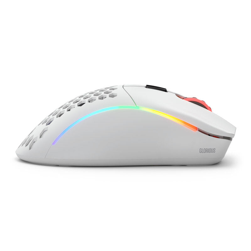 Glorious Model D- Wireless trådløs gamingmus hvit matt nærbilde av honeycomb-design