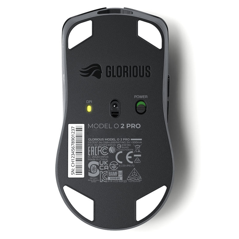 Montert Glorious Model O 2 PRO trådløs gamingmus på musmatte