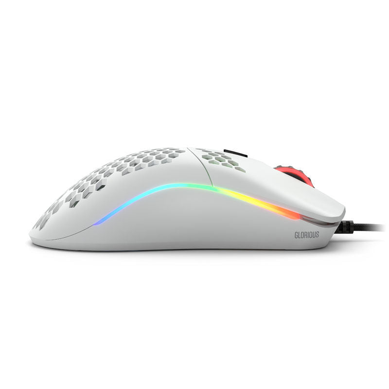 Glorious Model O- gamingmus hvit matt montert på gamingbord