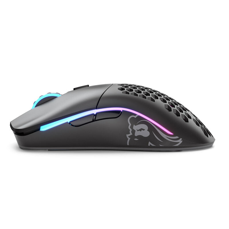 Nærbilde av Glorious Model O- Wireless trådløs gamingmus med hullmønster