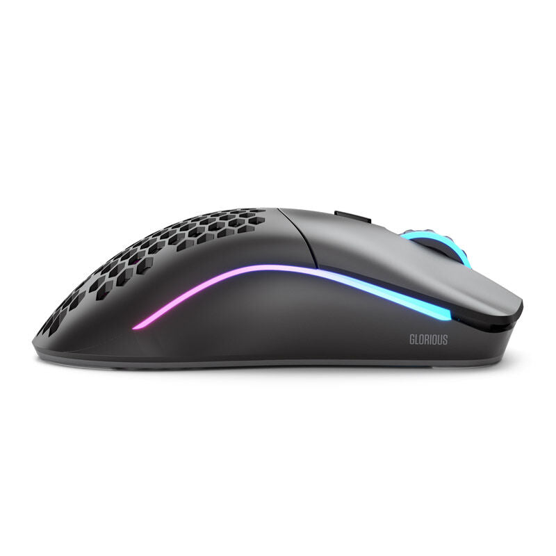 Glorious Model O- Wireless trådløs gamingmus montert på gamingbord
