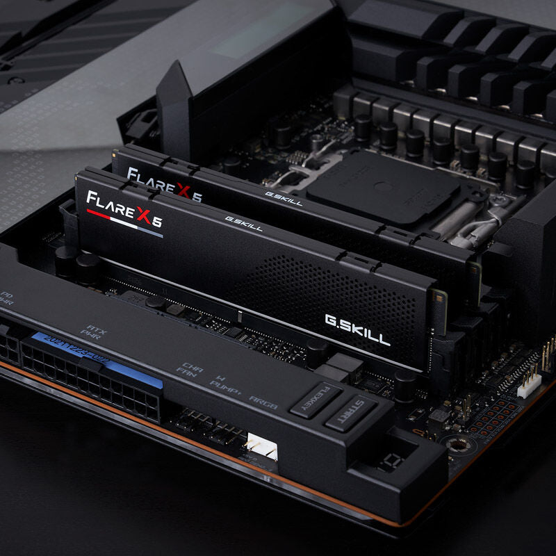 G.Skill Flare X5 DDR5-5600 CL30 RAM 32 GB EXPO svart montert i PC