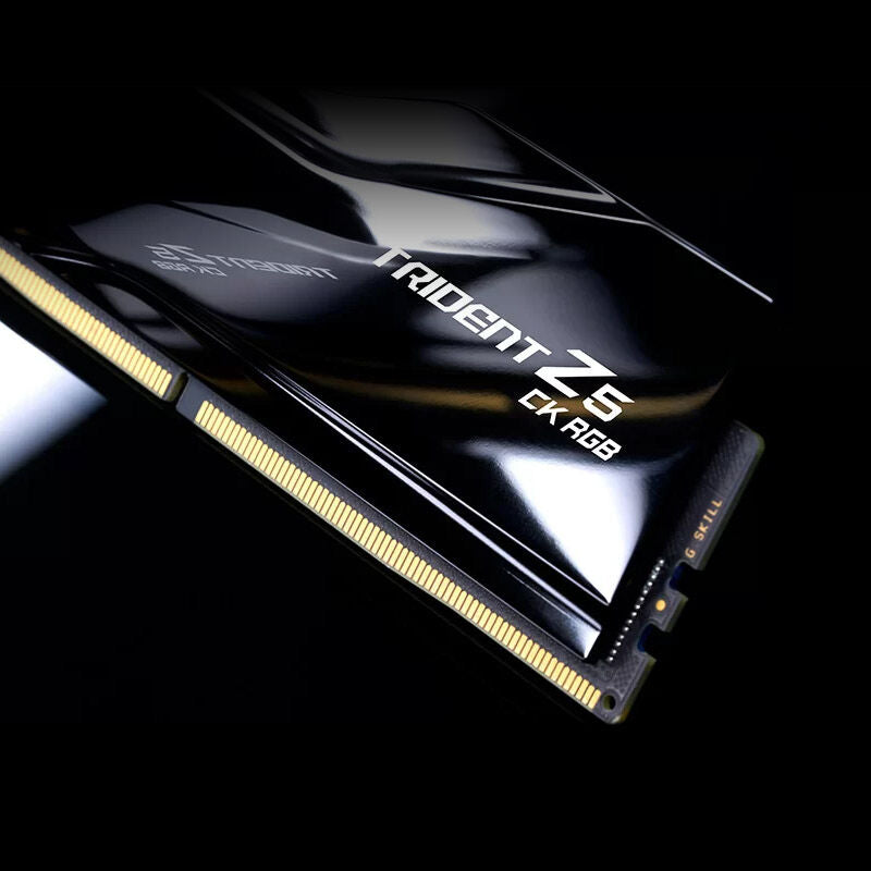 Oversikt av G.Skill Trident Z5 CK RGB DDR5-8200 CL40 RAM i pakning