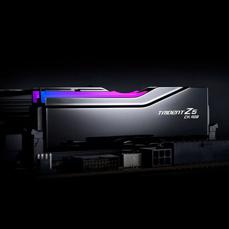 Sideprofil av G.Skill Trident Z5 CK RGB DDR5-8400 CL40 CUDIMM RAM 48 GB svart