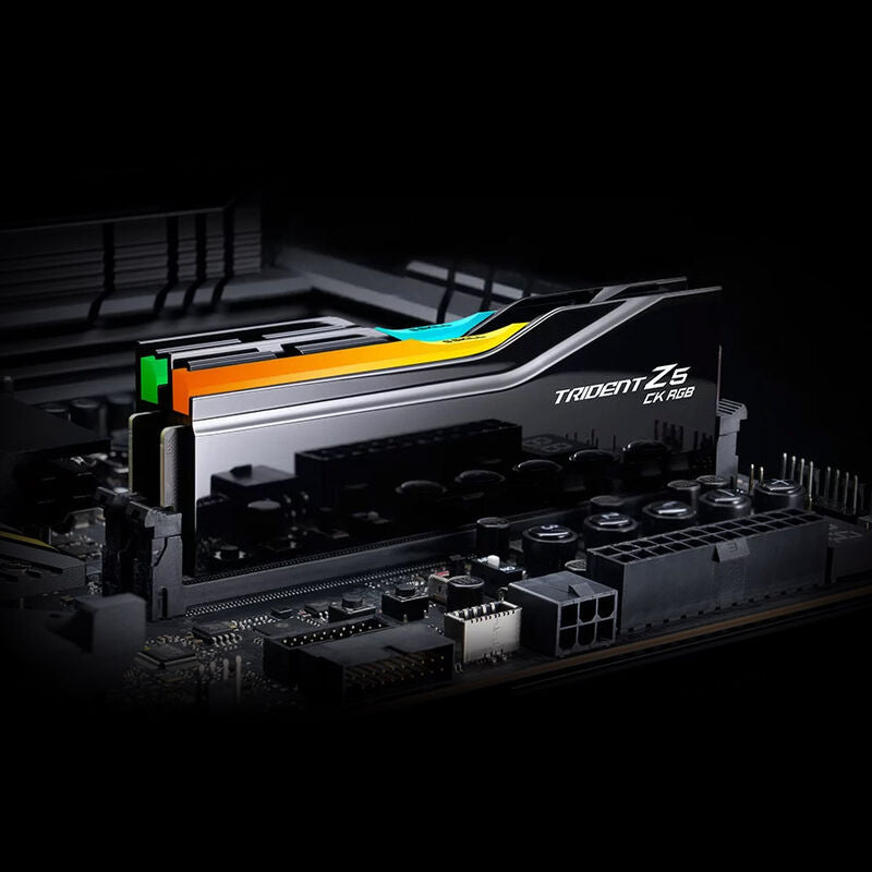 Detalj av RGB-belysning på G.Skill Trident Z5 CK RGB DDR5-8800 CL42 CUDIMM RAM 48 GB svart