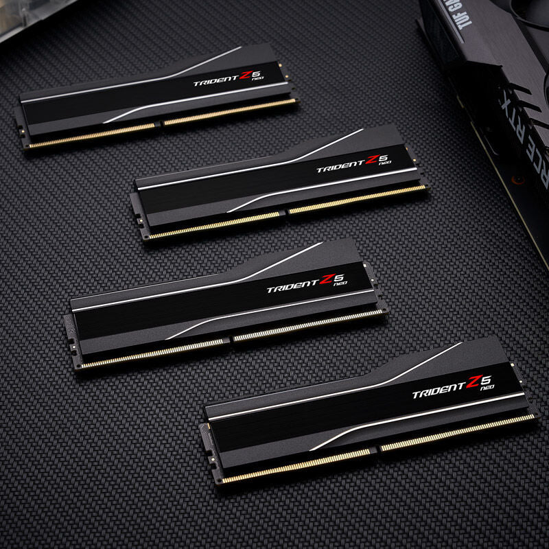G.Skill Trident Z5 Neo DDR5-5600 CL30 EXPO RAM 32 GB svart og emballasje