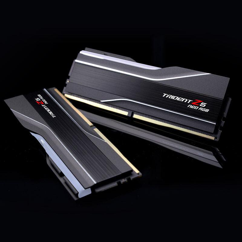 Montert G.Skill Trident Z5 Neo RGB DDR5-5600 CL30 RAM 32 GB EXPO svart i PC