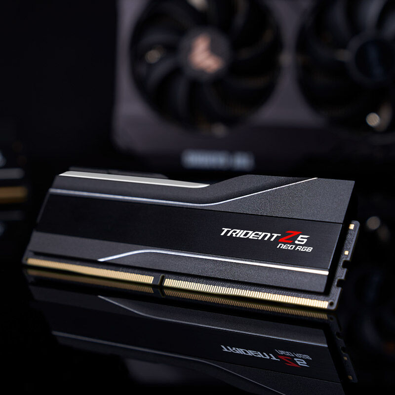 Visning av aluminium-heatspreader på G.Skill Trident Z5 Neo RGB DDR5-5600 CL30 RAM 32 GB EXPO svart