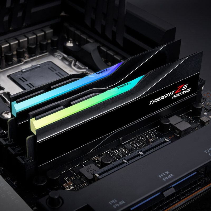 Montert G.Skill Trident Z5 Neo RGB DDR5-6400 CL32 RAM 48 GB EXPO svart i PC