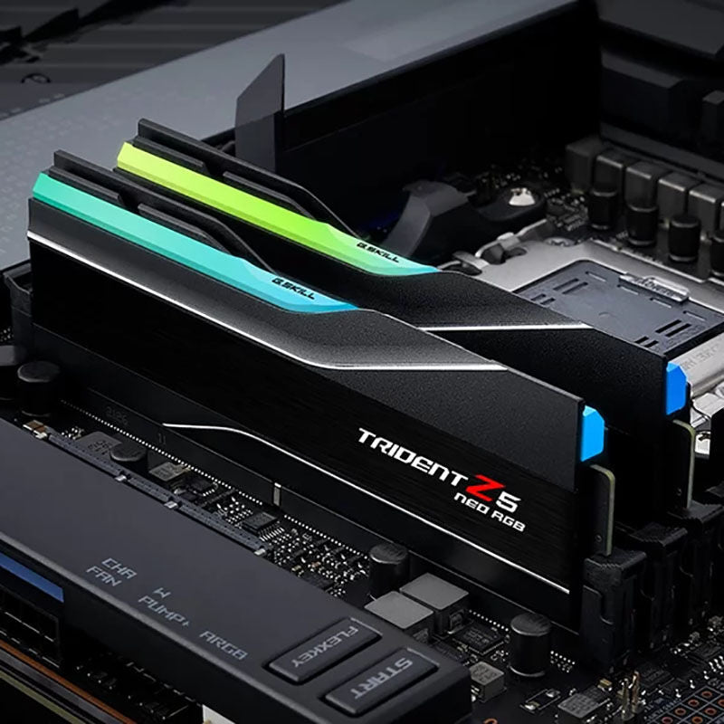 Detalj av kjøler på G.Skill Trident Z5 RGB DDR5-6000 CL28 RAM 96 GB EXPO svart