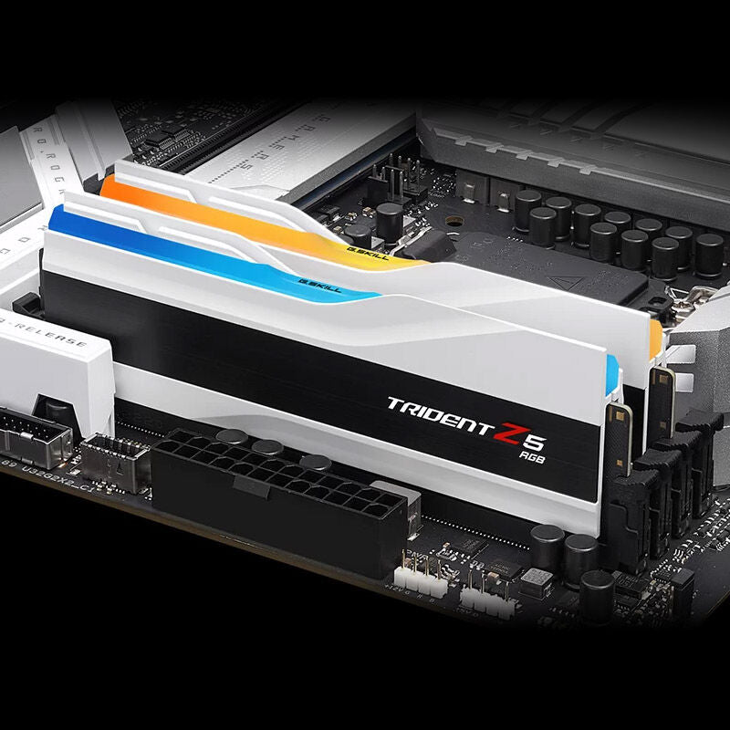Montert G.Skill Trident Z5 RGB DDR5-6400 CL32 RAM 96 GB Dual-Kit hvit i PC
