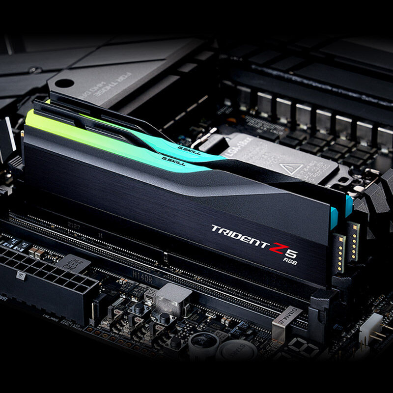 Nærbilde av RGB-belysning på G.Skill Trident Z5 RGB DDR5-6800 CL34 RAM 32 GB XMP svart