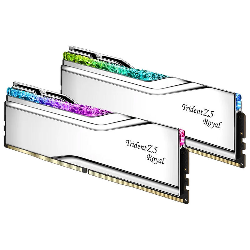 Detalj av aluminium-heatspreader på G.Skill Trident Z5 Royal DDR5-6400 CL32 RAM
