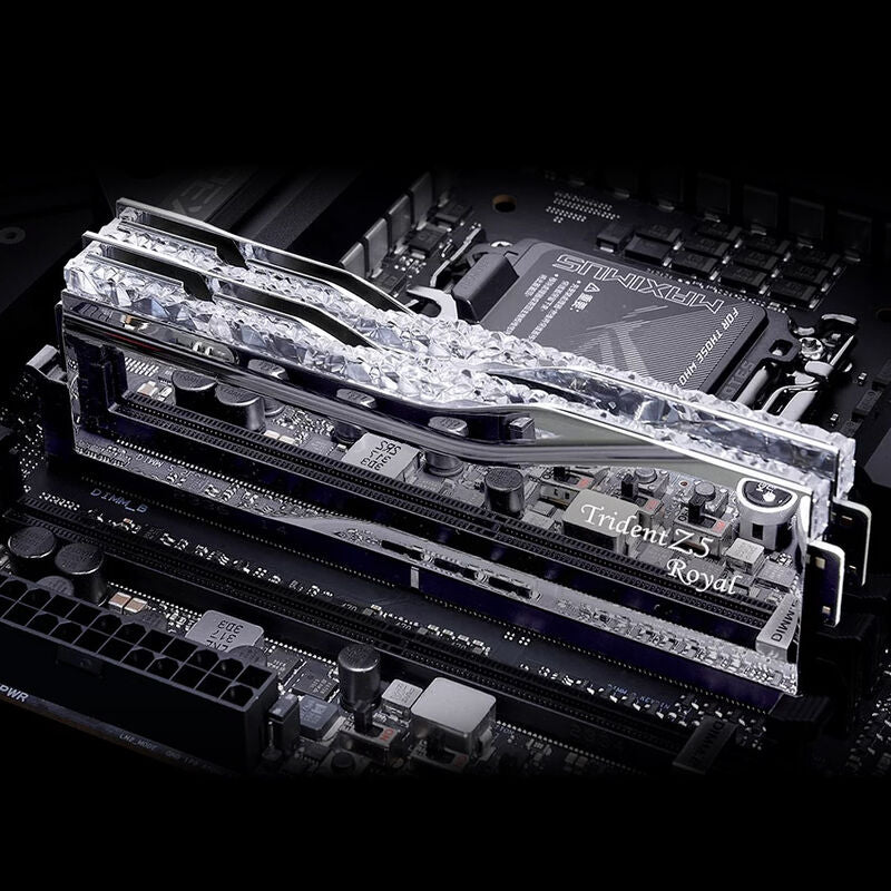 Nærbilde av RGB-belysning på G.Skill Trident Z5 Royal DDR5-6400 CL32 RAM