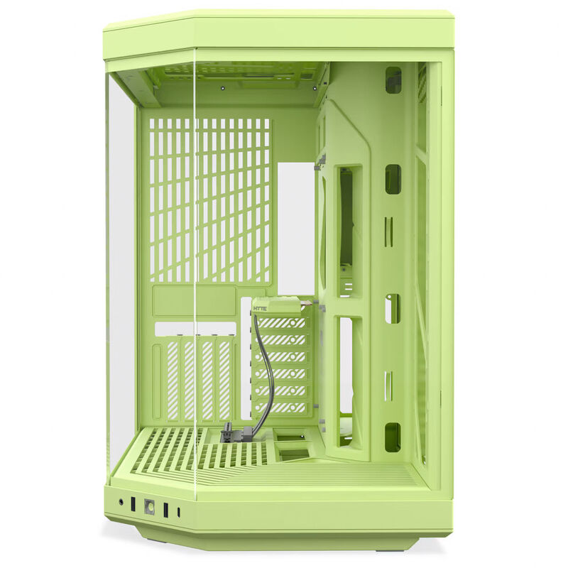 HYTE Y70 kabinett midtårn bakside med ventilasjon