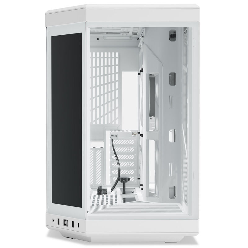 Hyte Y70 Touch Infinite kabinett midtårn hvit montert i PC