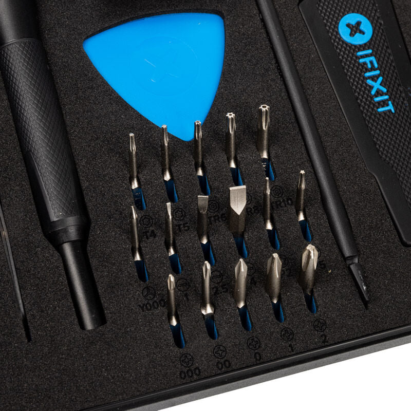 Nærbilde av magnetisk bitholder i iFixit Essential Electronics Toolkit