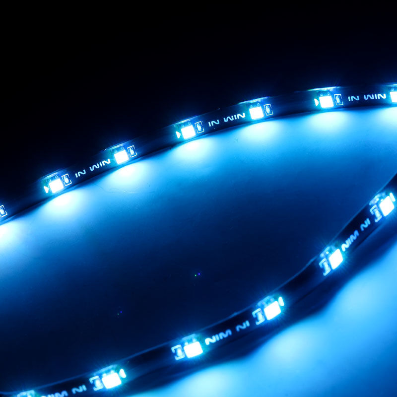 Kontroller og kabler for IN WIN Aurora RGB vifte 120 mm 3-pakning svart/hvit