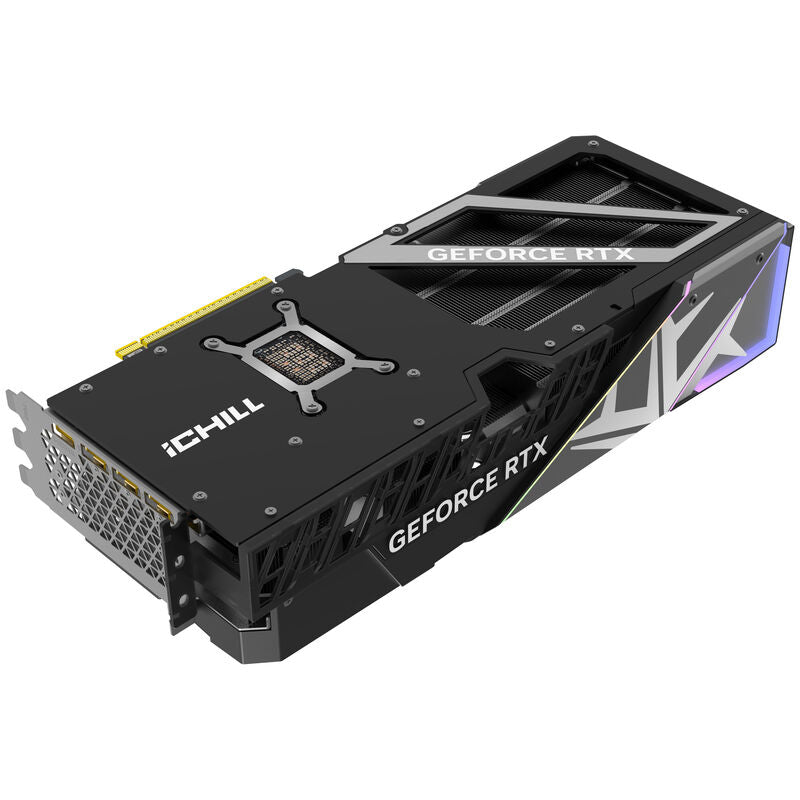 Nærbilde av kjølevifter på INNO3D GeForce RTX 5070 Ti iChill X3