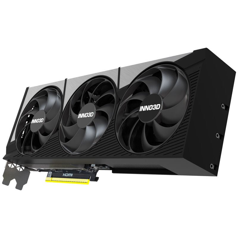 INNO3D GeForce RTX 5080 X3 OC grafikkort med vifter i gang