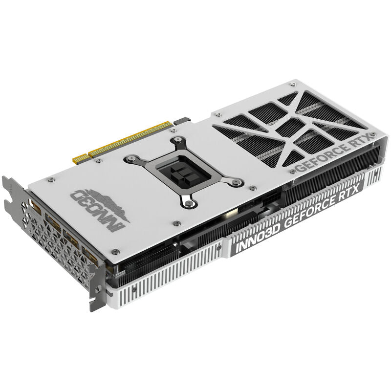 Montert INNO3D RTX 5070 Twin X2 OC grafikkort hvit i PC