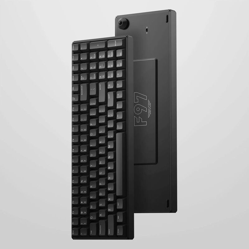 Montert IQUNIX F97 Dark Side med RGB-belysning