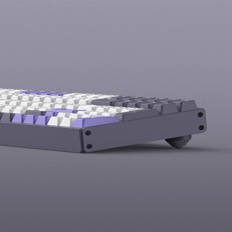 IQUNIX F97 Lavandin trådløs mekanisk gamingtastatur montert på skrivebord