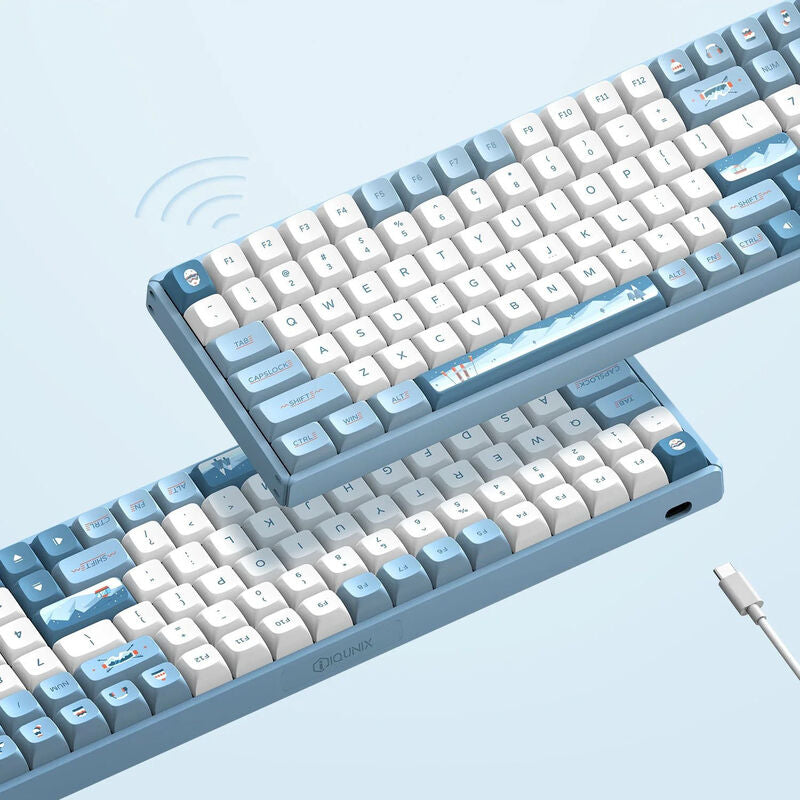 IQUNIX F97 Wintertide tastatur montert på skrivebord
