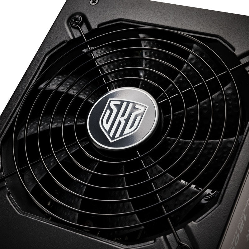 Kolink Continuum strømforsyning 1200 W 80 PLUS Platinum montert i PC