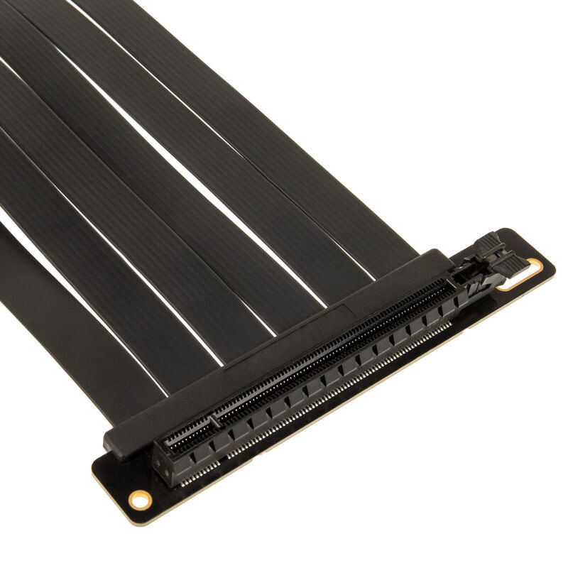 Kolink PCIe 5.0 riserkabel 90 grader x16 svart montert i PC