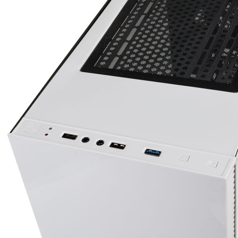 Kolink Stronghold kabinett nærbilde av frontpanel og USB-porter