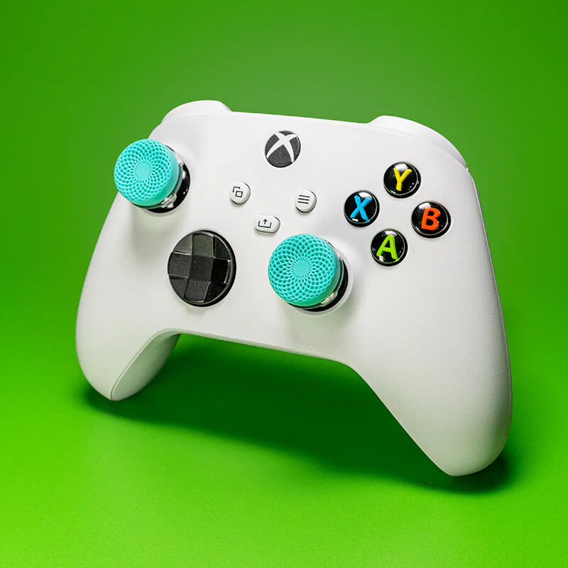 SteelSeries KontrolFreek Lotus thumbstick montert på Xbox-controller