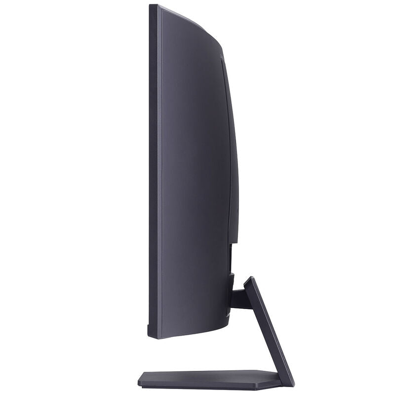 LG UltraGear 32GS60QX-B curved gamingskjerm montert på skrivebord