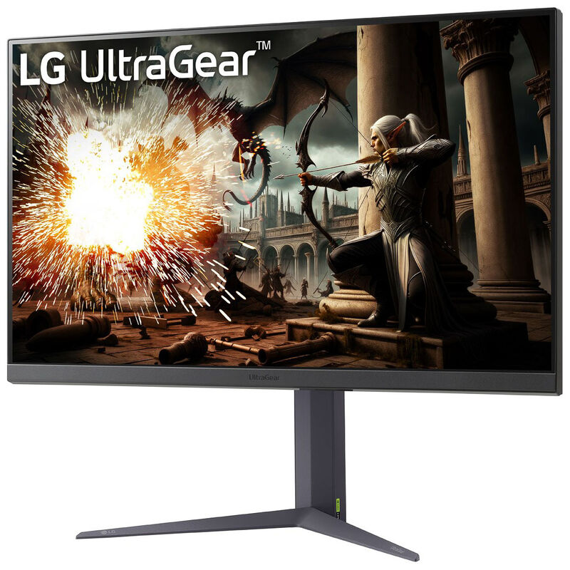 LG UltraGear 32GS75QX-B skjerm montert på bord