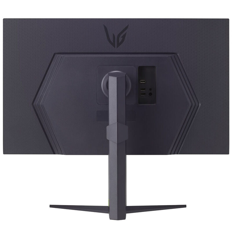 LG UltraGear 32GS75QX-B med fokus på skjermflate