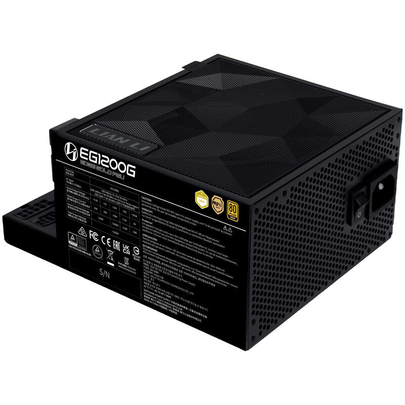 Lian Li EDGE GOLD 1200 strømforsyning montert i PC
