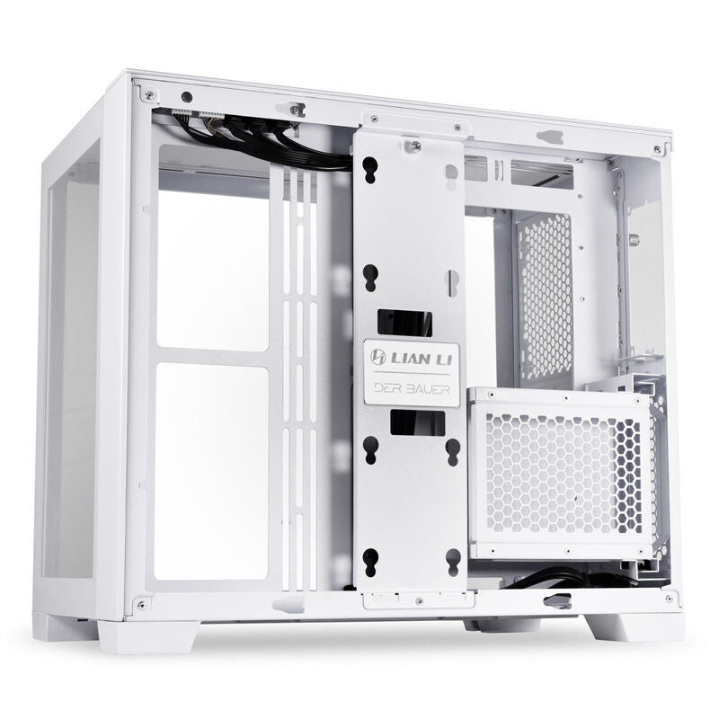 Temperert glass sidepanel på Lian Li O11 Dynamic Mini Snow Edition