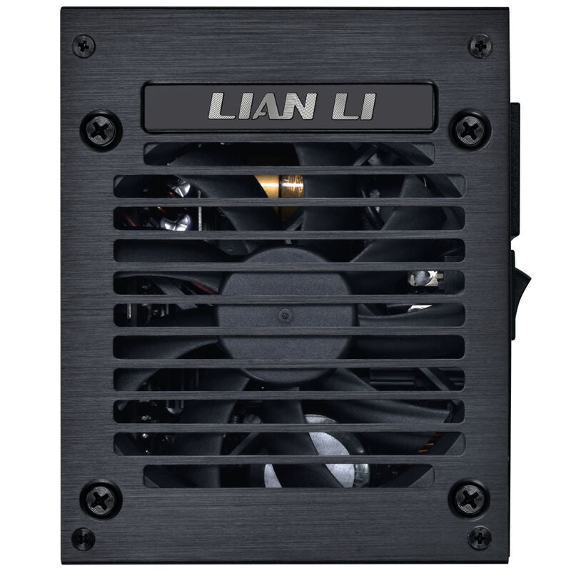 Lian Li SP850 V2 Gold SFX strømforsyning montert i gaming-PC