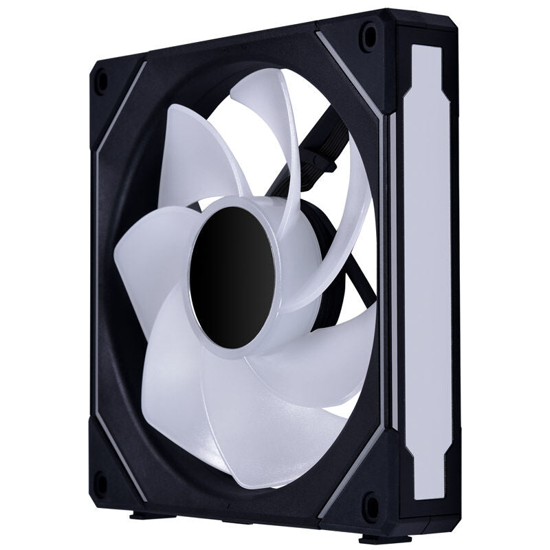 Lian Li UNI FAN SL-INF 140 ARGB Reverse Blade PWM vifte nærbilde av blad
